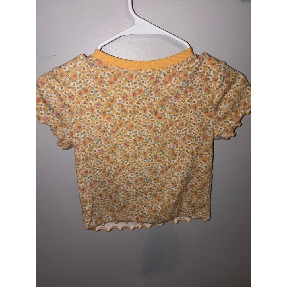 Arizona Jean Co Yellow Floral Baby tee Crop Top XS Fitted Lettuce Edge - Picture 2 of 2